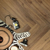 Plak PVC Visgraat Donker eiken Douwes Dekker caramel