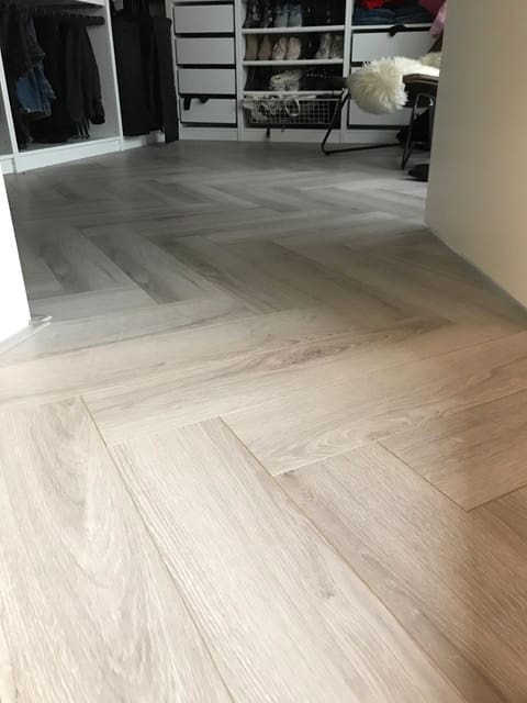 Floer Visgraat Laminaat - Vergrijsd Eiken - Afbeelding 4