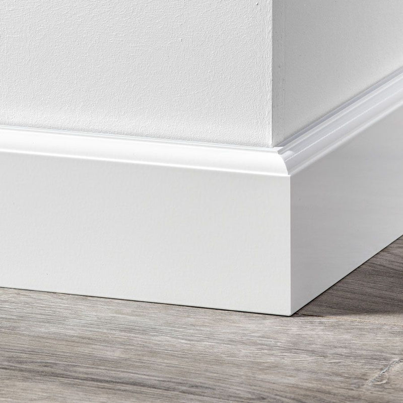 Eigentijdse plint 90x15 wit voorgelakt RAL 9010 - 240 cm