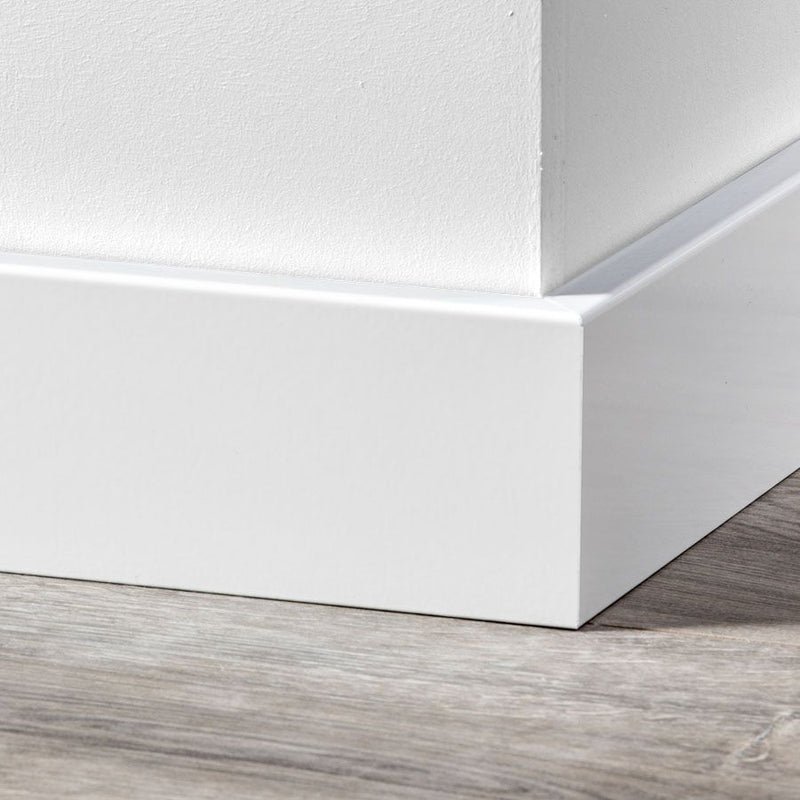 Moderne plint 90x15 wit voorgelakt RAL 9010 - 240 cm