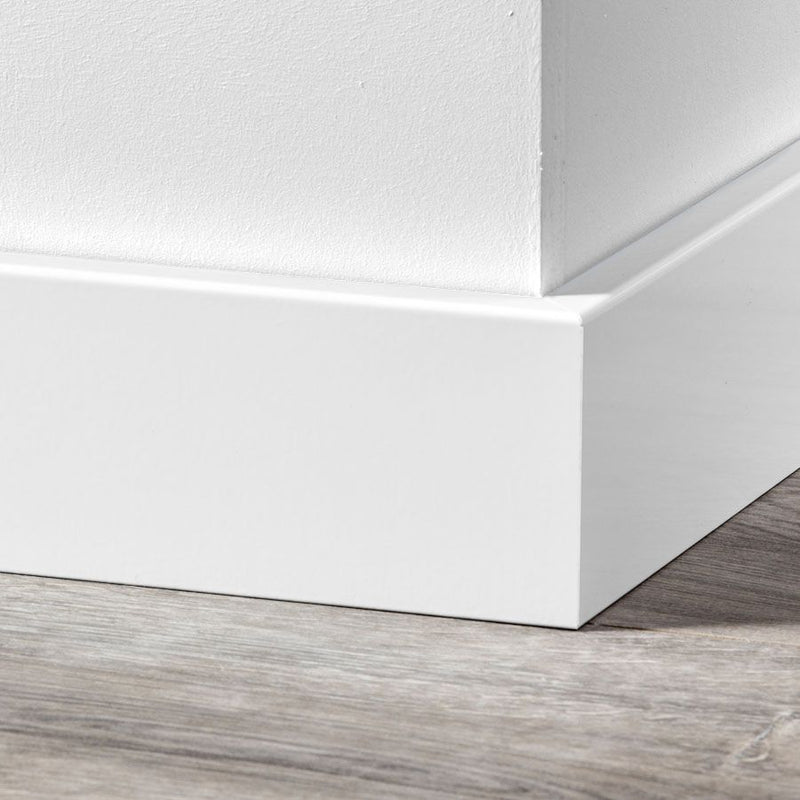 Moderne plint voorgelakt RAL 9016 - 240 cm