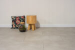 Floer-Comfy-Click-Tegel-PVC-Tankenberg-Leemgrijs-Smant vloeren