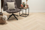 Floer-Walvisgraat-Click-PVC-vloer-Balein-Beige-smant-vloeren