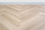 Floer-Walvisgraat-Click-PVC-Orka-Onbehandeld-product-topdown-gedraaid-portrait