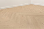 Floer-Walvisgraat-Click-PVC-vloer-Gaia-Grijsbeige-smant-vloeren