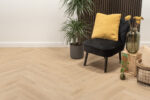 Floer-Walvisgraat-PVC-vloer-Gaia-Grijsbeige-smant-vloeren