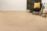 Floer-Walvisgraat-Click-PVC-vloer-Gaia-Grijsbeige-smant-vloeren