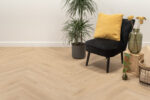 Floer-Walvisgraat-PVC-vloer-Gaia-Grijsbeige-smant-vloeren