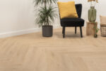 Floer-Walvisgraat-PVC-vloer-Gaia-Grijsbeige-smant-vloeren