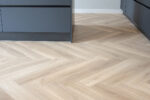Floer-Walvisgraat-PVC-vloer-Orka-Onbehandeld-smant-vloeren
